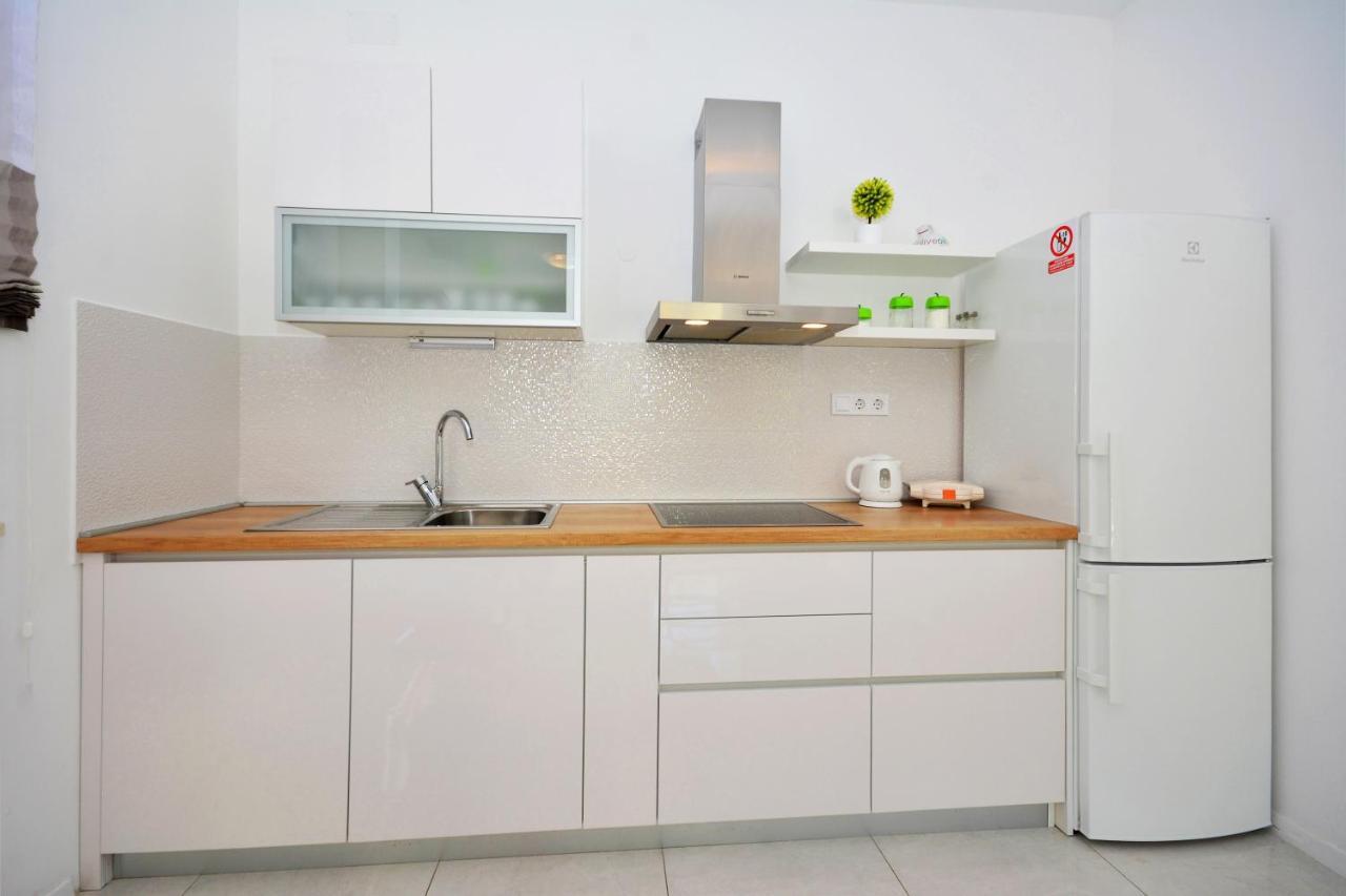 Seas The Day Apartments Подстрана Екстериор снимка