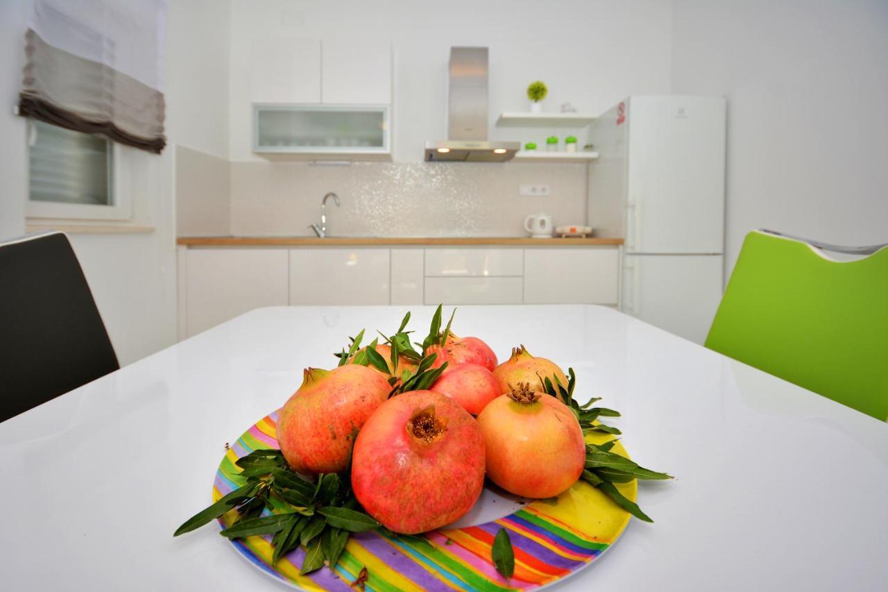 Seas The Day Apartments Подстрана Екстериор снимка