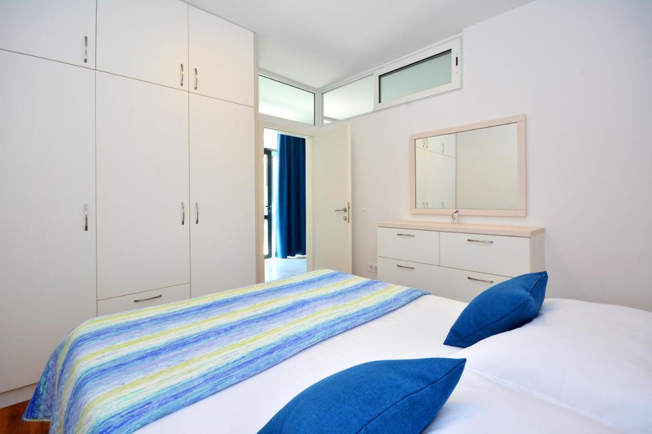 Seas The Day Apartments Подстрана Екстериор снимка