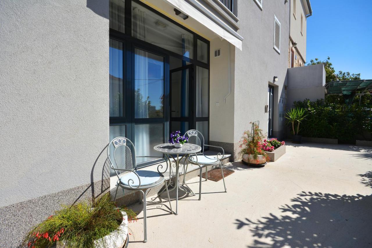 Seas The Day Apartments Подстрана Екстериор снимка