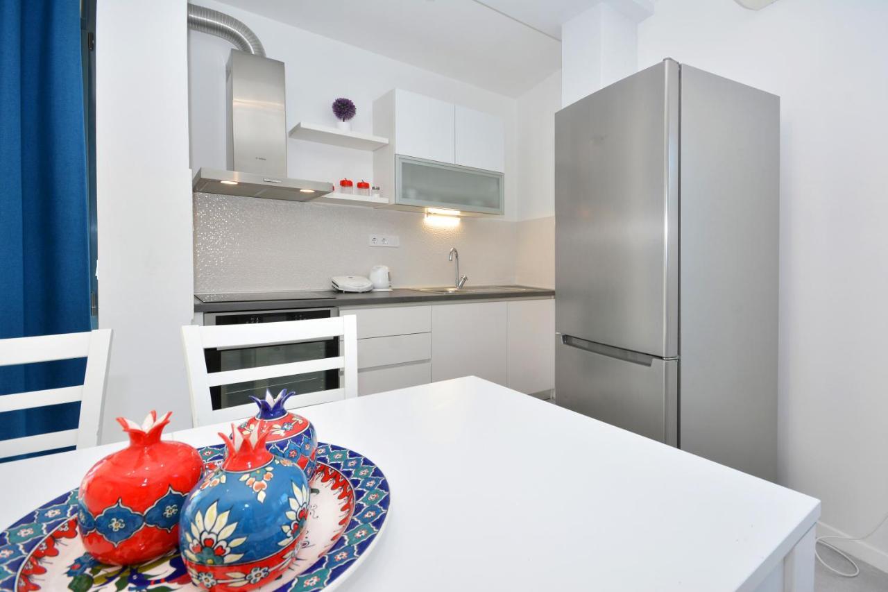 Seas The Day Apartments Подстрана Екстериор снимка