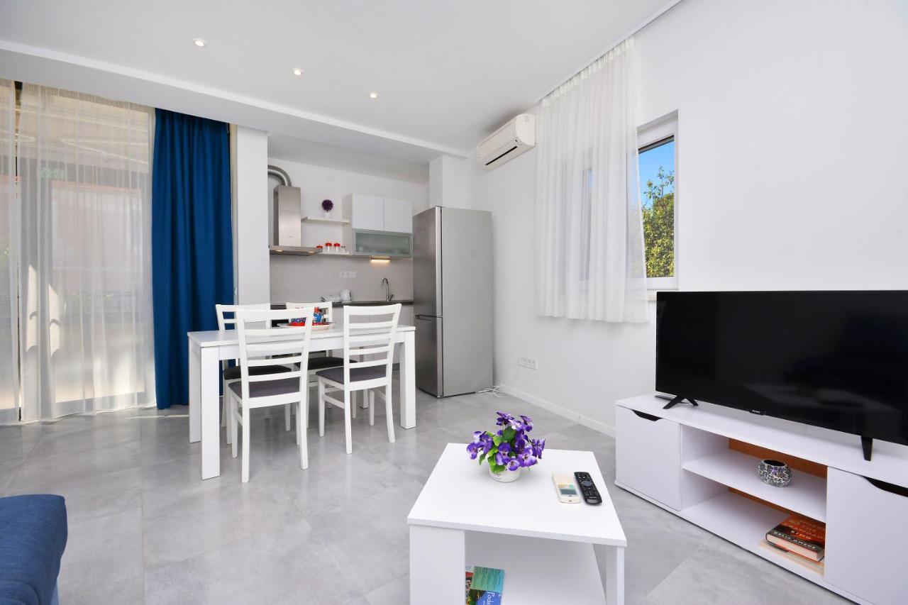 Seas The Day Apartments Подстрана Екстериор снимка